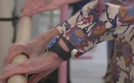 شمع الأذن يكشف أسرار الدماغ.. ابتكار قد يغيّر مستقبل تشخيص باركنسون!