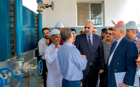 الزُبيدي من قلب المصفاة: مصافي عدن شريان استراتيجي.. وسنخوض معركة تشغيلها حتى النهاية