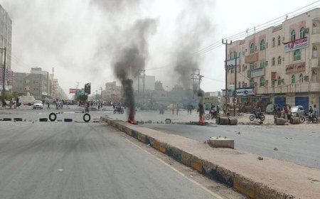 لليوم الثاني على التوالي... حضرموت تشهد موجة احتجاجات واسعة وقطع للشوارع (صور)