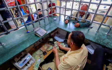 بعد سنوات من الانهيار.. ما سرّ الانتعاش المفاجئ للريال اليمني؟