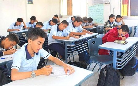 أولياء أمور بعدن يشكون ارتفاع رسوم المدارس الخاصة رغم تحسن العملة