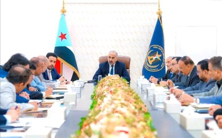 القيادة التنفيذية العليا تبحث ترتيبات مؤتمري المانحين والاقتصادي وتشيد بجهود ضبط الأسعار