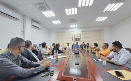 اجتماع في عدن يوجه بتخفيض أسعار الوجبات بالمطاعم مع تحسن العملة الوطنية