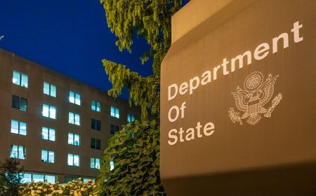 الخارجية الأميركية تقيل مسؤولًا إعلاميًا بسبب عبارة "لا ندعم التهجير القسري في غزة"