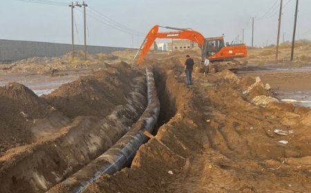 الفرق الفنية التابعة للمؤسسة المحلية للمياه والصرف الصحي تُعلن استكمال إصلاح خط المياه الرئيسي المتضرر في الحسوة