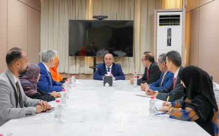 رئيس الوزراء يؤكد على التنسيق مع المنظمات الأممية لتوظيف المساعدات بفعالية