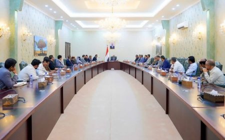 رئيس الوزراء يترأس اجتماعاً بقيادات التربية ويوجه كلمة هامة بمناسبة انطلاق العام الدراسي الجديد