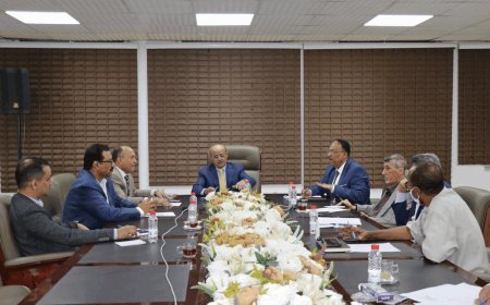 بيـــان صحفــي.. البنك المركزي يعلن الإبقاء على السعر المعلن من قبل 425 للشراء و 428 للبيع