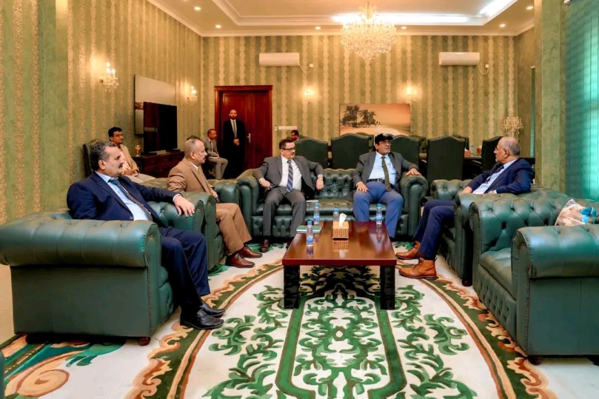 الزُبيدي يوجّه بتأهيل مطار عدن وتحسين الخدمات
