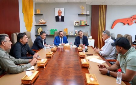 عدن تبحث حلولاً عاجلة ومستدامة لمعالجة مخاطر “الوادي الكبير” والانهيارات الصخرية