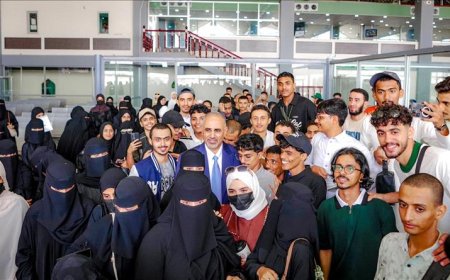 الزُبيدي يودّع طلاب المنحة الدراسية الإماراتية إلى أبوظبي ويحثهم على التميز العلمي