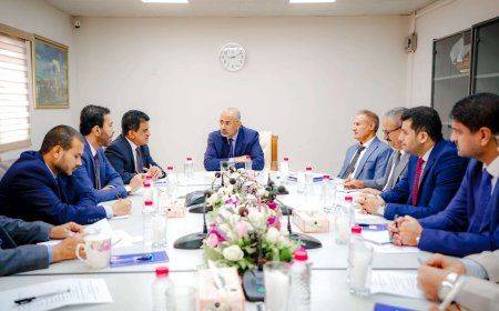 الزُبيدي يترأس اجتماعا موسعا للوقوف على الخطوات المنجزة لإعادة تشغيل مصفاة عدن