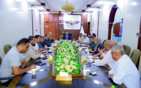 وزير النقل يتفقد هيئة الطيران المدني ويشيد بإنجازات تشغيل مطار عتق الدولي