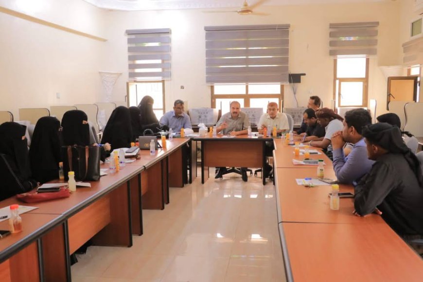 المهرة: مكتب التربية يبحث استعدادات العام الدراسي الجديد مع ملاك ومدراء المدارس الأهلية