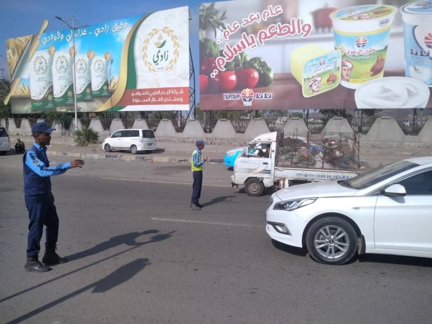 شرطة السير بعدن تدشّن حملة مرورية واسعة لضبط المركبات المخالفة
