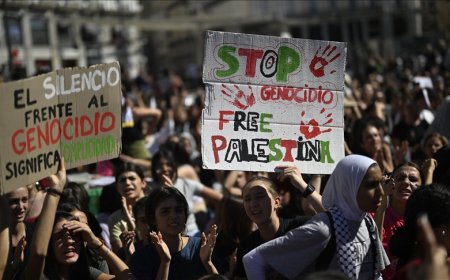 آلاف الطلبة الإسبان يملؤون الشوارع في 35 مدينة تضامنًا مع غزة و"أسطول الصمود"