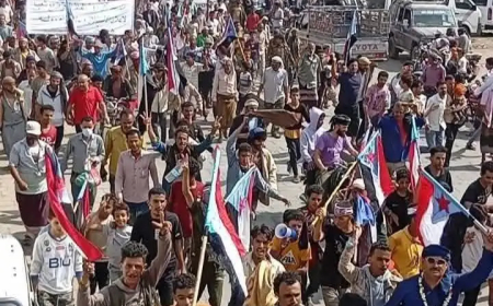 أزمة المرتبات …تنذر بصدام جديد في العاصمة عدن(تقرير)