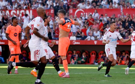 إشبيلية يُذلّ برشلونة برباعية ويُهدي الريال صدارة الليغا