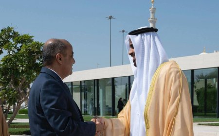 رئيس الوزراء يزور واحة شهداء دولة الإمارات العربية المتحدة