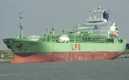 توتر جديد في خليج عدن.. أنباء عن استهداف ناقلة نفط في طريقها من عُمان إلى جيبوتي