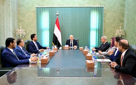 رئيس مجلس القيادة يؤكد مضي الدولة في مسار الإصلاحات وتشديد عزلة المليشيات الإرهابية