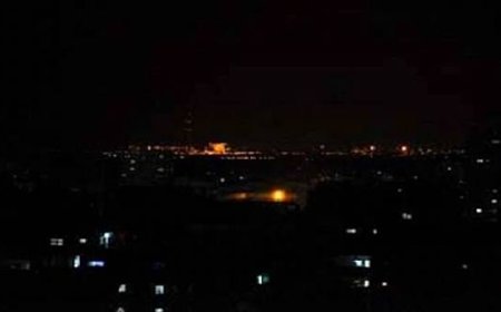 انقطاع الكهرباء في عدن يصل إلى 20 ساعة يوميًا وسط تحذيرات من توقف كامل للخدمة