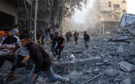 عدد كبير من المصابين يصل إلى مجمع ناصر الطبي بعد قصف الإحتلال الإسرائيلي على خان يونس