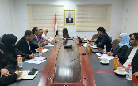 الصناعة والتجارة والنقل البري يبحثان في عدن تعزيز التنسيق المشترك لتنظيم بيئة النقل والتجارة الداخلية