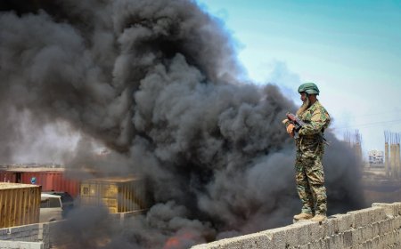 القوات الأمنية في عدن تتلف أطنان من المخدرات قبل تهريبها إلى الحوثيين