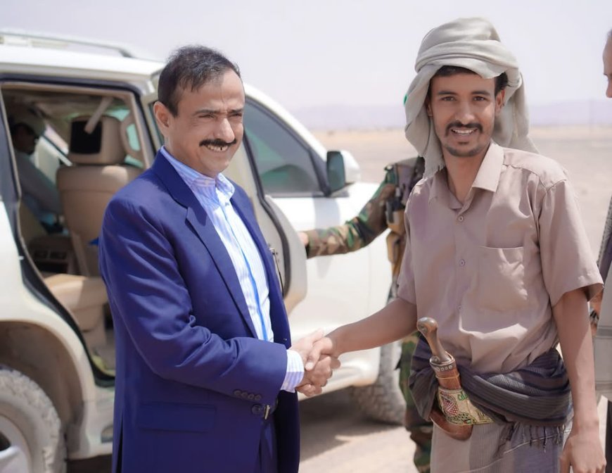 محافظ شبوة يوجّه باعتماد مشاريع خدمية في منطقة “لَجَب” بمديرية عتق