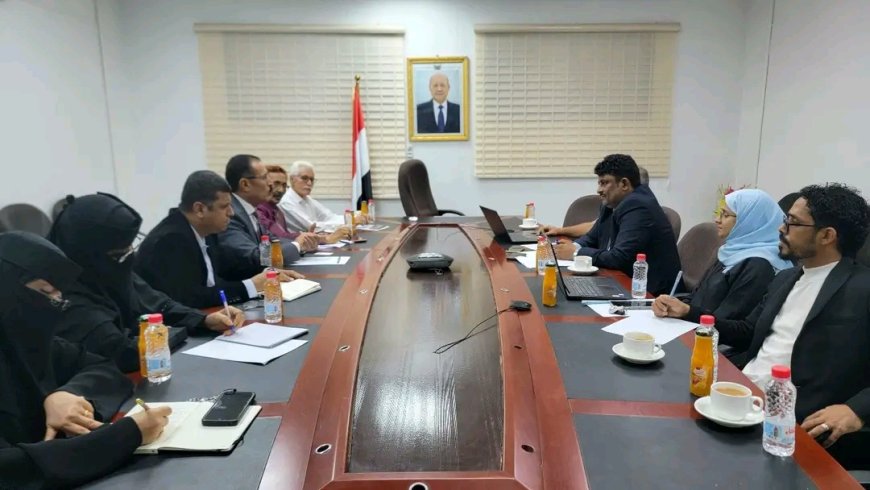 الصناعة والتجارة والنقل البري يبحثان في عدن تعزيز التنسيق المشترك لتنظيم بيئة النقل والتجارة الداخلية