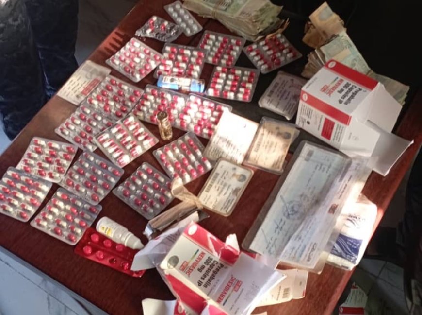 أمن عدن يضبط شخصين بحوزتهما حبوب مخدرة في بئر فضل