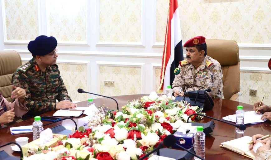 وزير الدفاع يبحث مع الملحق العسكري الهندي تعزيز التعاون المشترك