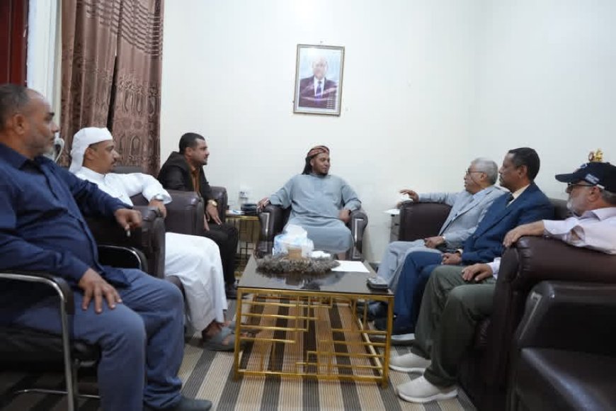 محافظ سقطرى يلتقي لجنة  وزارة التعليم العالي والبحث العلمي