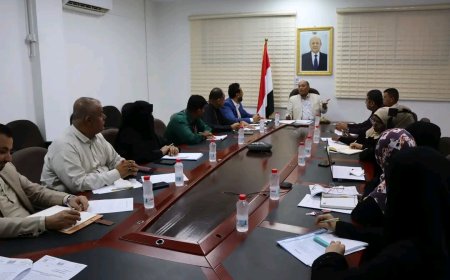 اجتماع في وزارة الصناعة والتجارة بعدن يناقش تشجيع الاستثمار في صناعة الأدوية وتوطين الصناعة الدوائية