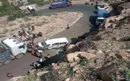 تعز .. وفاة خمسة أشخاص وإصابة تسعة بحادث انقلاب حافلة في نقيل حيفان