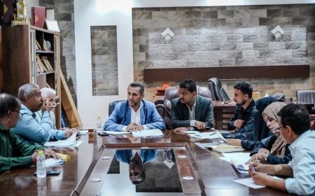 وكيل عدن يناقش سير تنفيذ مشاريع مديرية الشيخ عثمان ويؤكد أهمية تعزيز التنسيق لضمان نجاح خطط التنمية