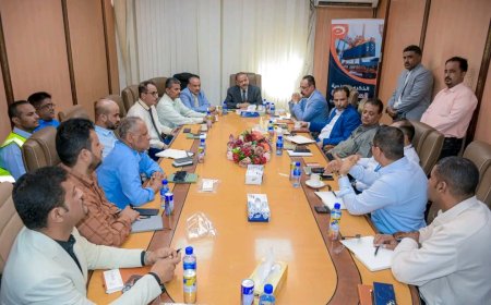 وزير النقل يرأس اجتماعاً موسعاً لتعزيز أداء محطة الحاويات بميناء عدن وتطوير الإصلاحات الاقتصادية