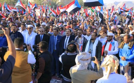 في مليونية 30 نوفمبر.. الحشود الجماهيرية في سيئون توكد تمسكها بخيار تحرير وادي حضرموت على طريق استعادة دولة الجنوب العربي(بيان)