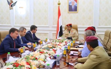 وزير الدفاع يبحث مع السفير الروسي مستجدات الأوضاع في اليمن وتعزيز التعاون الدفاعي