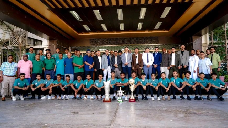 محافظ عدن يستقبل فريق وحدة عدن بطل دوري عدن الممتاز ويشيد بإنجازه