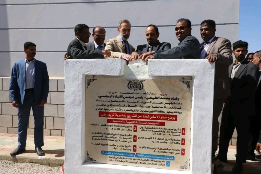 محافظ حضرموت يضع حجر الأساس لـ7 مشاريع خدمية وتنموية في تريم