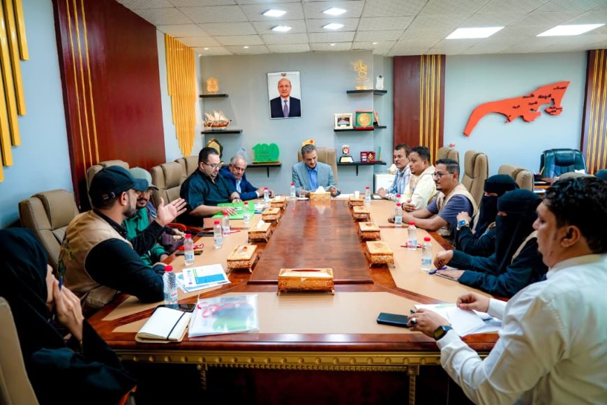 محافظ العاصمة عدن يشدد على تكاتف الجهود لحماية البيئة والأراضي الرطبة ومواجهة تغيّر المناخ