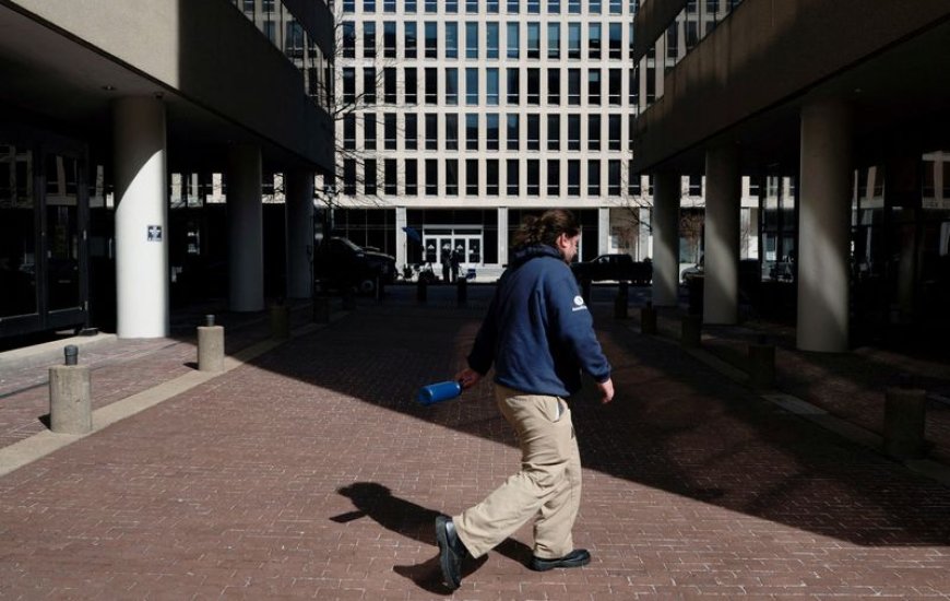 ترامب يدرس تعزيز صلاحيات إغلاق المكاتب الحكومية وإنهاء البرامج