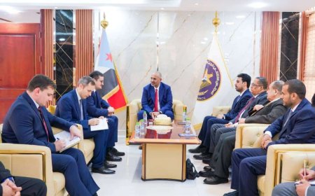 اللواء الزبيدي يستقبل سفير روسيا الاتحادية لدى بلادنا