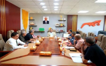 "لملس" يبحث مع قيادات المصافي ومنشأة الغاز إجراءات عاجلة لمعالجة الأزمة