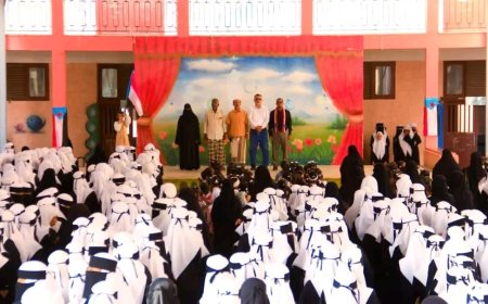 انتقالي حضرموت يدشّن رفع علم دولة الجنوب العربي وترديد النشيد الوطني في مدارس وثانويات المكلا