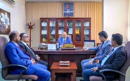 اللواء الزُبيدي يتفقد سير العمل بوزارة الإعلام والثقافة والسياحة