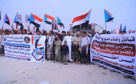 تواصل التوافد الجماهيري إلى ساحة الاعتصام المفتوح في محافظة المهرة