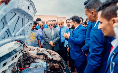 خريجو هندسة عدن يحوّلون سيارة بنزين إلى سيارة كهربائية ذكية بالكامل